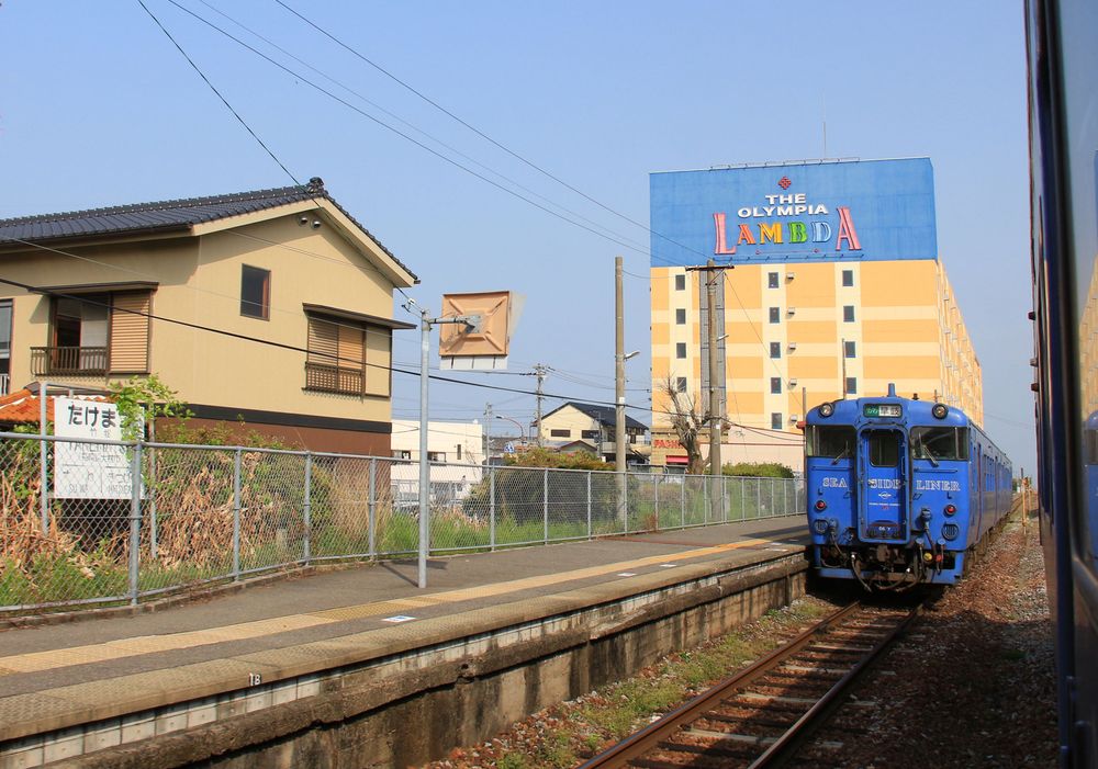 4893 Crossing train set kiha66/67 7 at Takematsu. (2018)