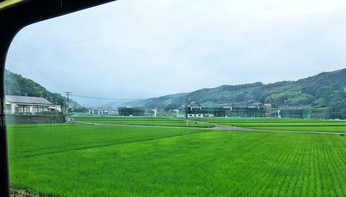 0961 The new Nagasaki Shinkansen already under construction, seen from an Ômura-sen train. (2013)